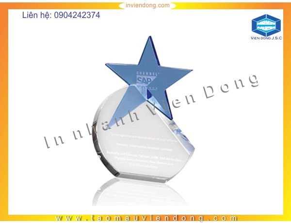 Cup pha lê mới nhất 2016 | Các mẫu thẻ nhân viên đẹp nhất | In Vien dong